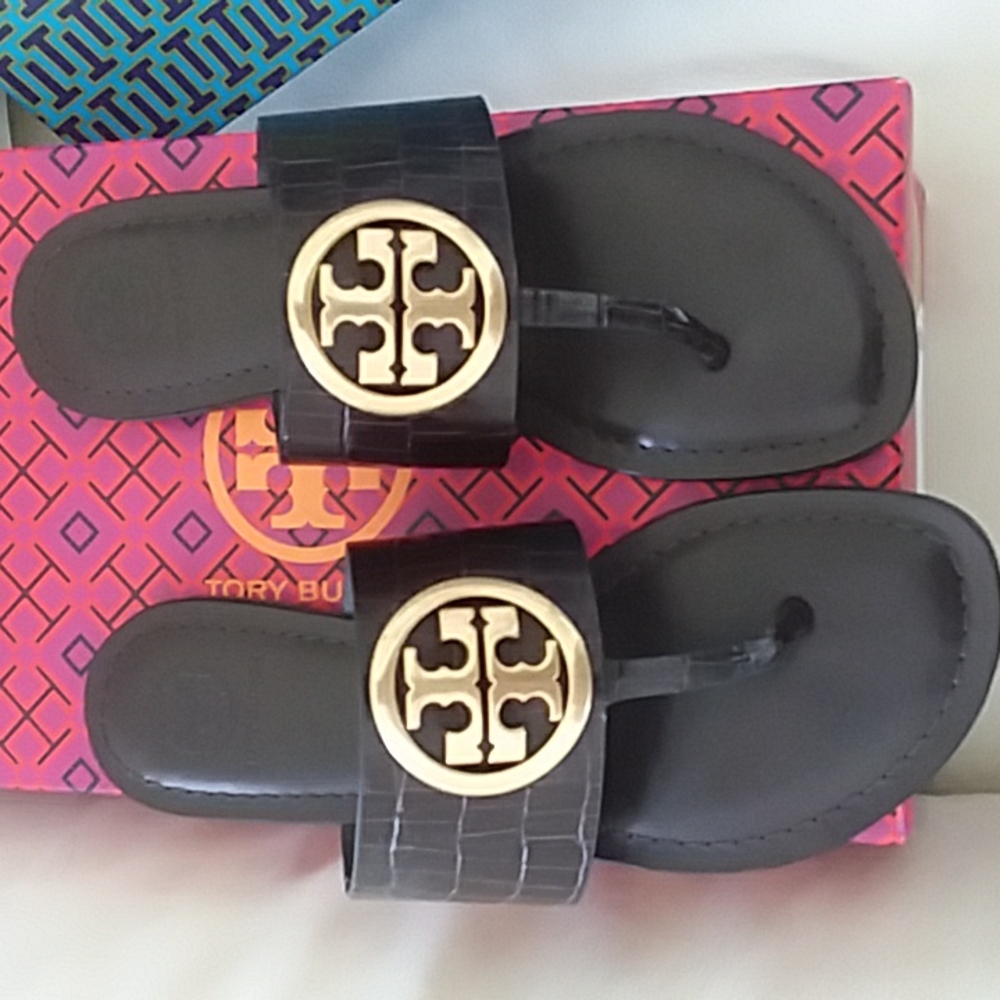 Tory Burch Black Gold Logo Leather Thong Sandals - Picture 2 of 5